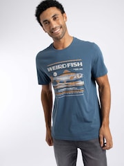 أزرق - Weird Fish Big Fish Front Print Graphic T-Shirt - صورة 1 من 6