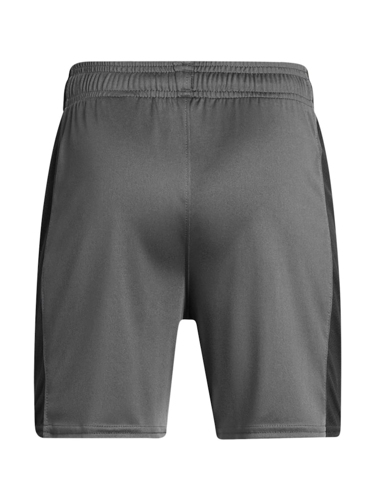 Серый - трикотажные шорты Under Armour Challenger - Изображение 2 из 3