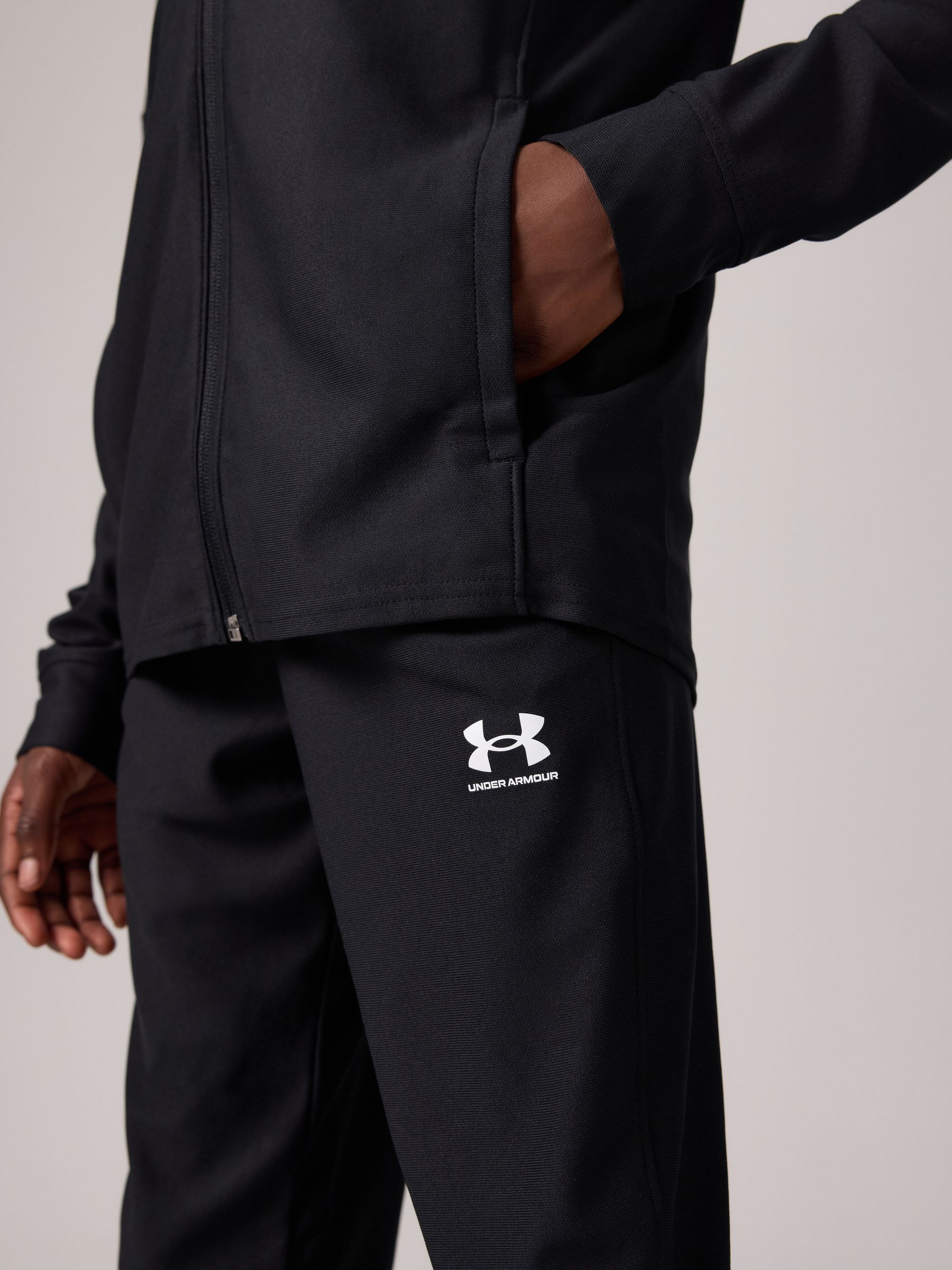 【値下げ】UNDER ARMOUR 1316573 001 BLACK Amazon.com | Under Armour Women's Charged All-Around
