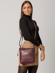 Ciruela - Bolso bandolera de cuero Rego de Conkca - Imagen 1 de 5