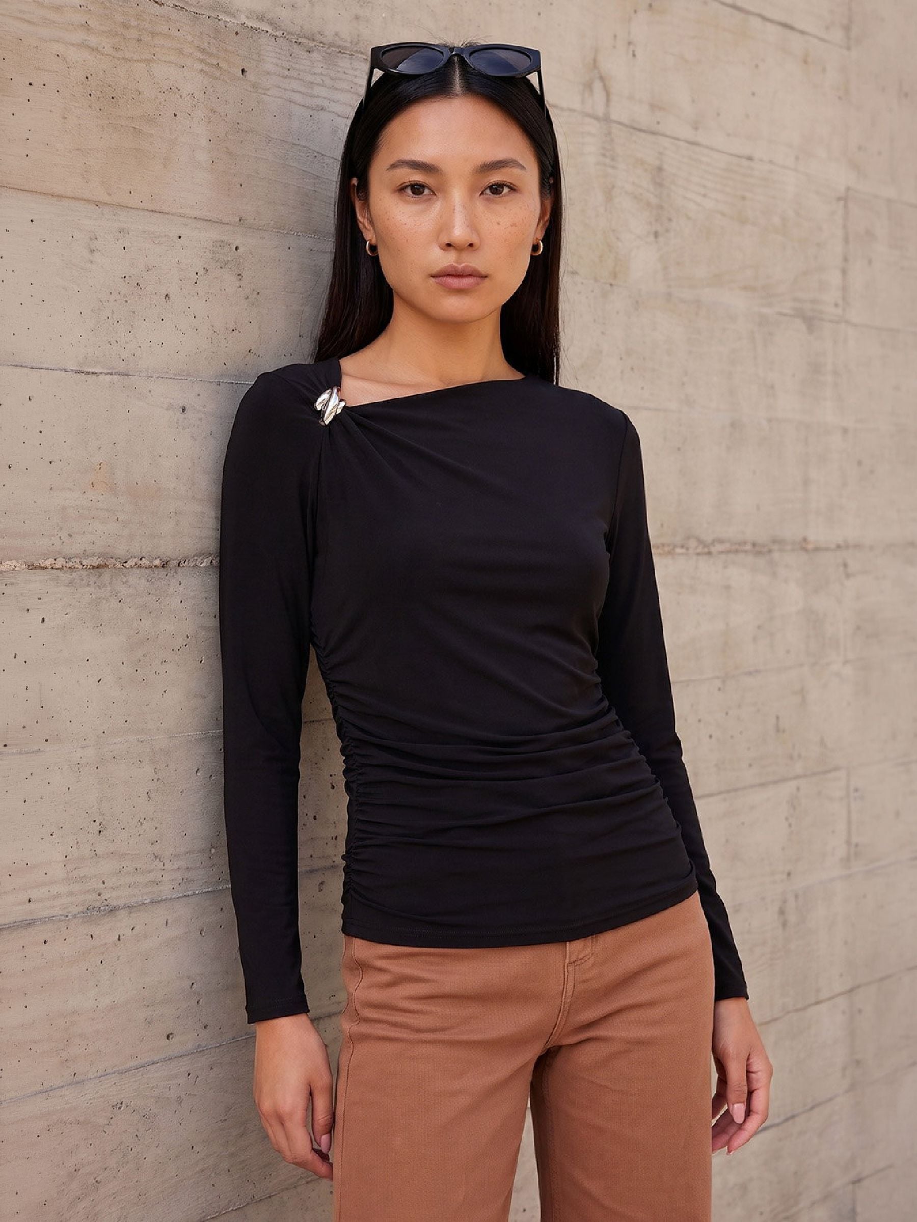 Roman Women's Black Trim Detail Top Size 20 - Image 2