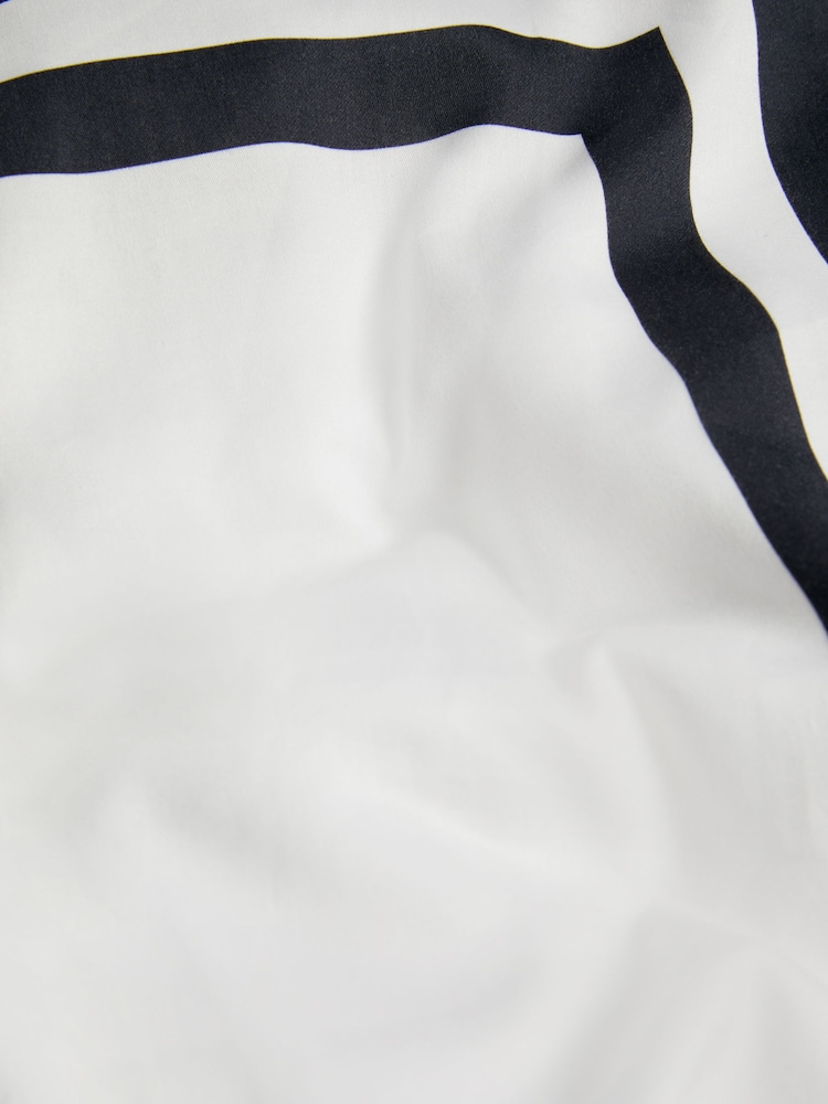 Black/White Luxe Border 200TC 100% Cotton Sateen Duvet Cover and Pillowcase Set - Image 4 of 4