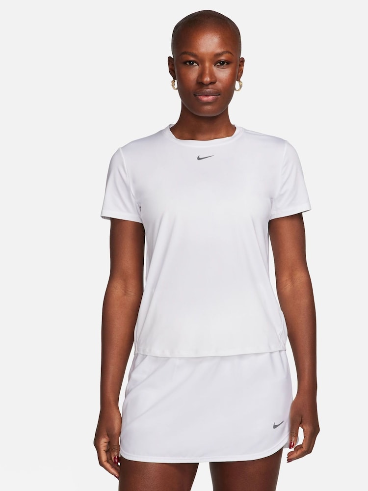 Blanco - Camiseta de manga corta One Classic Dri-FIT de Nike - Imagen 1 de 5 Blanco - Camiseta de manga corta One Classic Dri-FIT de Nike - Imagen 1 de 5