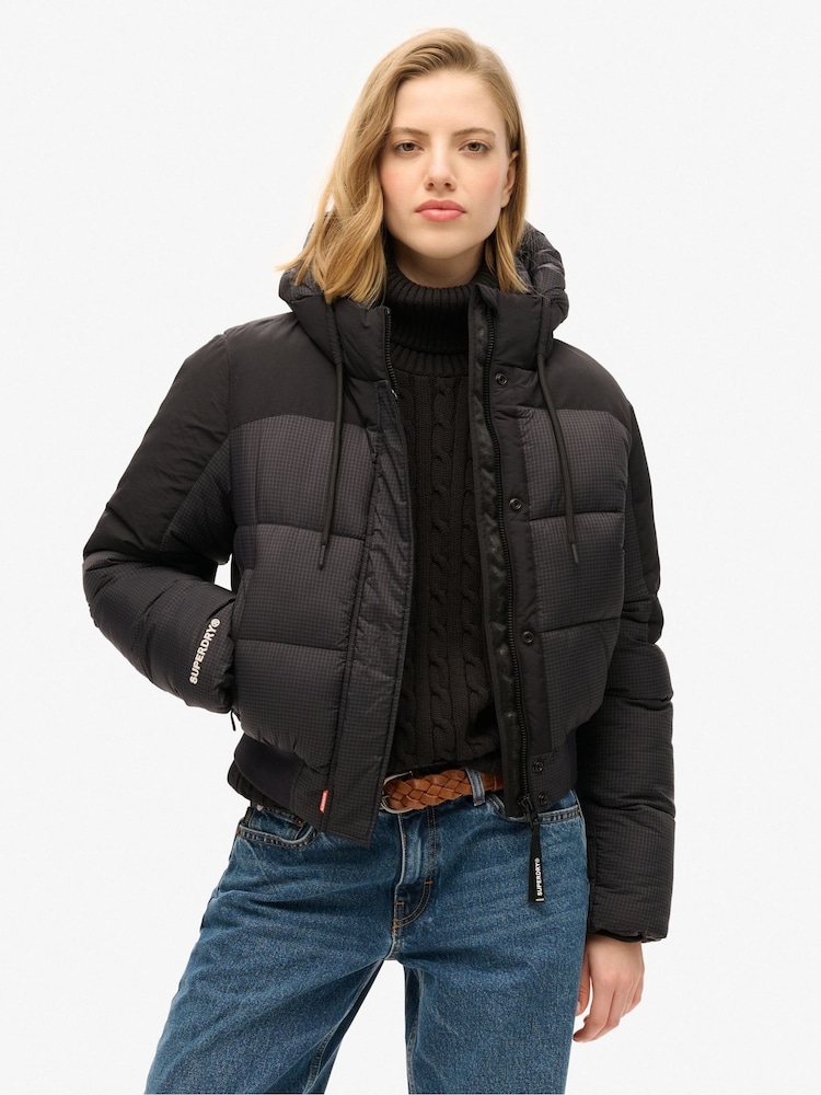 Schwarz/Gitter - Superdry, gepolsterte Ripstop-Bomberjacke - Bild 1 von 6 Schwarz/Gitter - Superdry, gepolsterte Ripstop-Bomberjacke - Bild 1 von 6