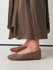 Tanso - Forever Comfort® Highcut Crochet Ballet Flats - Larawan 2 ng 9