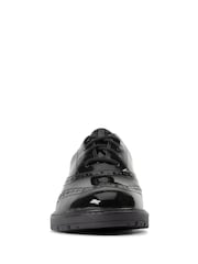 Clarks Patent Loxham gležnjar z luknjičastim vzorcem in vezalkami Youth čevlji - Slika 4 iz 7