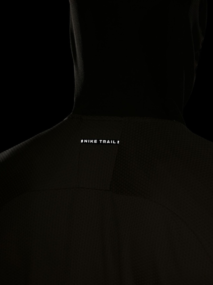 Nike Dri-fit Trail UV dolg rokav; Tekaška majica z dolgimi rokavi s kapuco - Slika 10 iz 10