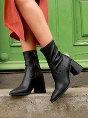 Schwarz - Linzi Torres Stiefel im Western-Stil mit geschichtetem Blockabsatz - Bild 1 von 4