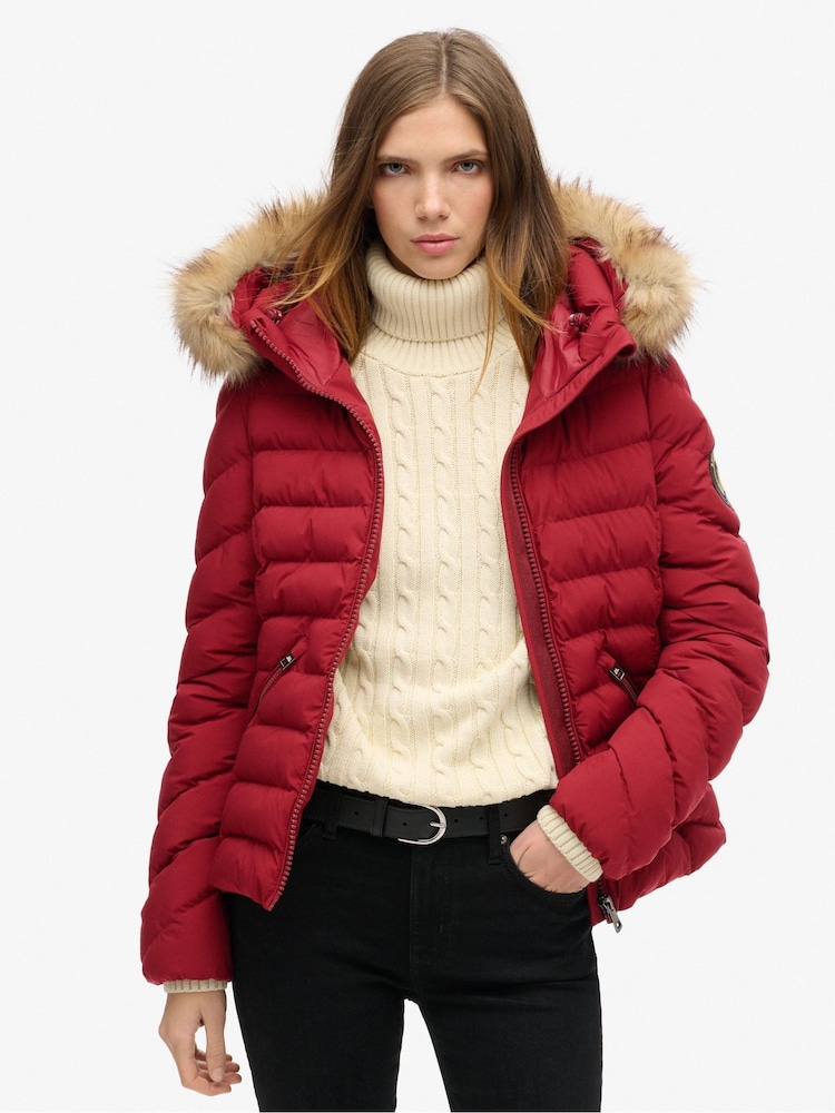 Stanton Red - Superdry Fuji wattierte Jacke mit Kapuze aus Kunstpelz - Bild 1 von 5