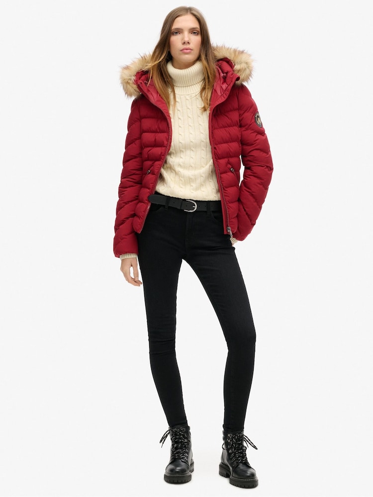 Stanton Red - Superdry Fuji wattierte Jacke mit Kapuze aus Kunstpelz - Bild 2 von 5
