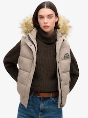 Глубокий бежевый слаб - жилет из искусственного меха Superdry Everest - Image 1 of 6