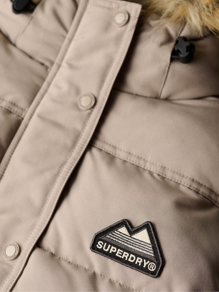 Глубокий бежевый слаб - жилет из искусственного меха Superdry Everest - Image 6 of 6