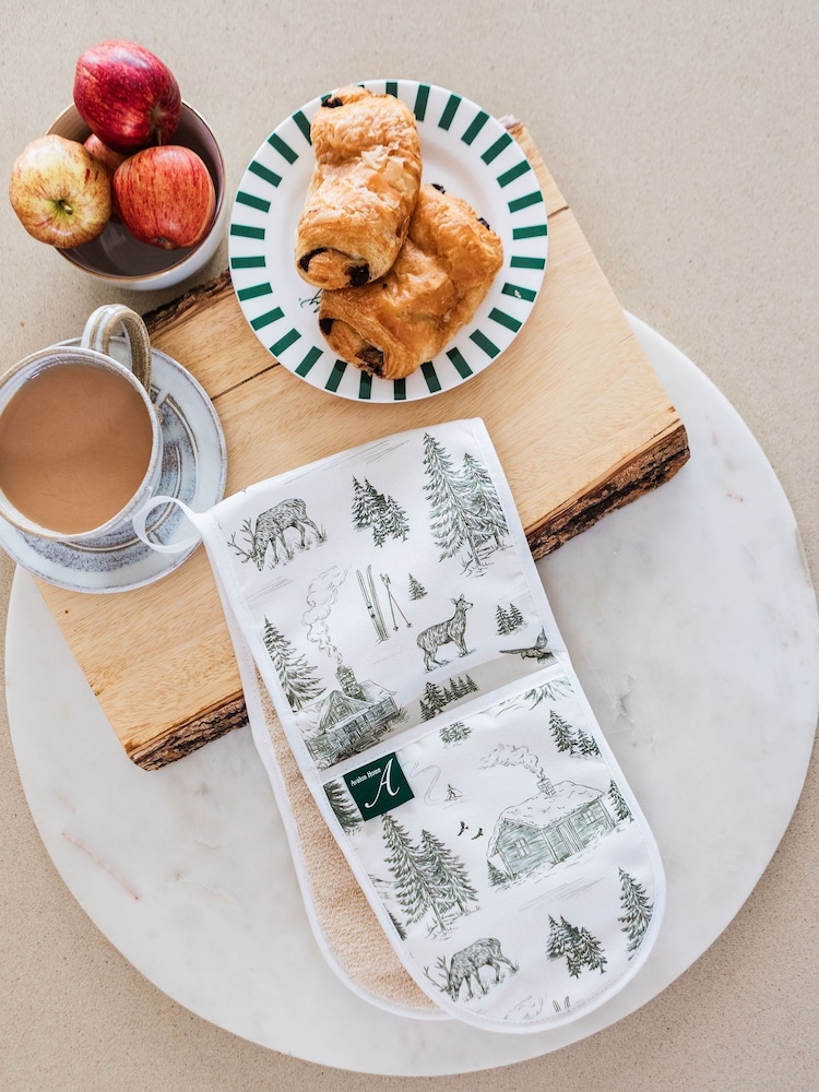 Avalon Home Festive Toile Forest Oven Gloves - صورة 1 من 5 Avalon Home Festive Toile Forest Oven Gloves - صورة 1 من 5