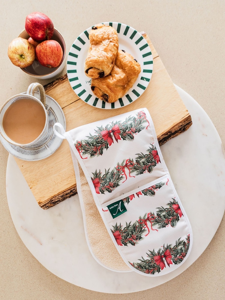 Avalon Home Green Sweeping Garlands Oven Gloves - Image 1 of 5 Avalon Home Green Sweeping Garlands Oven Gloves - Image 1 of 5
