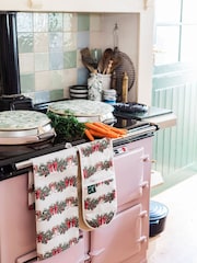 Avalon Home Green Sweeping Garlands Oven Gloves - Image 2 of 5