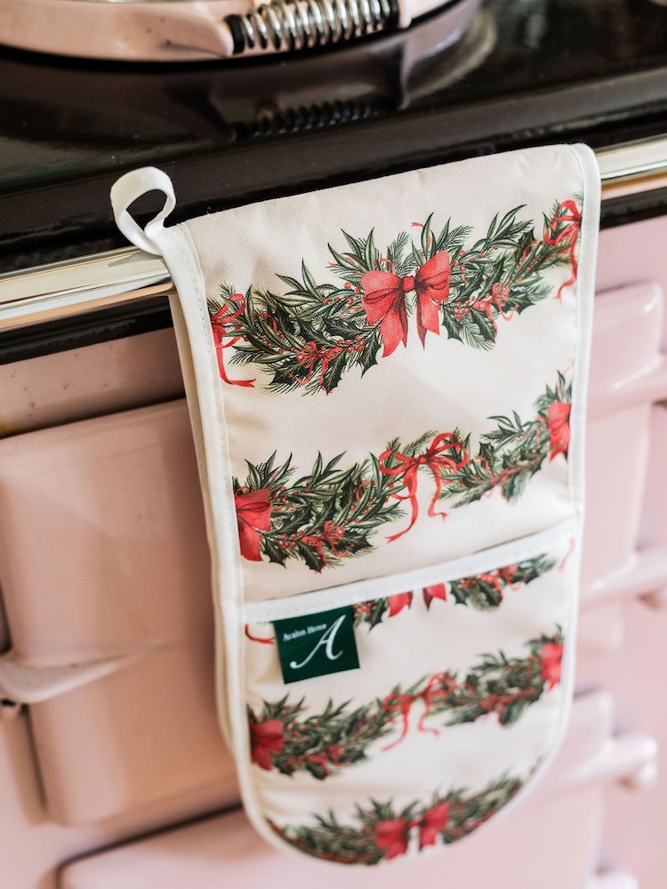 Avalon Home Green Sweeping Garlands Oven Gloves - Image 5 of 5 Avalon Home Green Sweeping Garlands Oven Gloves - Image 5 of 5