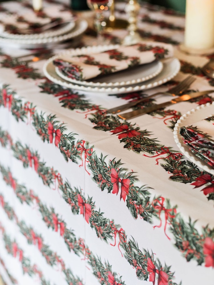 Avalon Home Sweeping Garlands Tablecloth - Image 2 de 6
