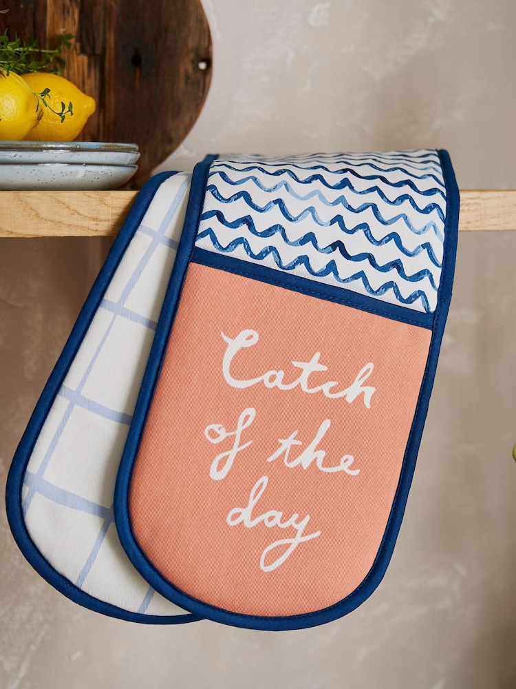 Ulster Weavers Catch of the Day Cotton Double Oven Double Gloves - Image 1 of 3