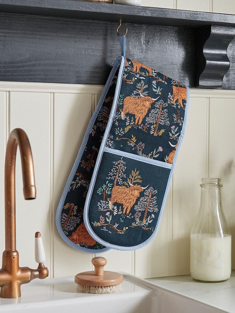 Ulster Weavers Connie the Cow Cotton Double Oven Double Gloves - Image 1 of 3