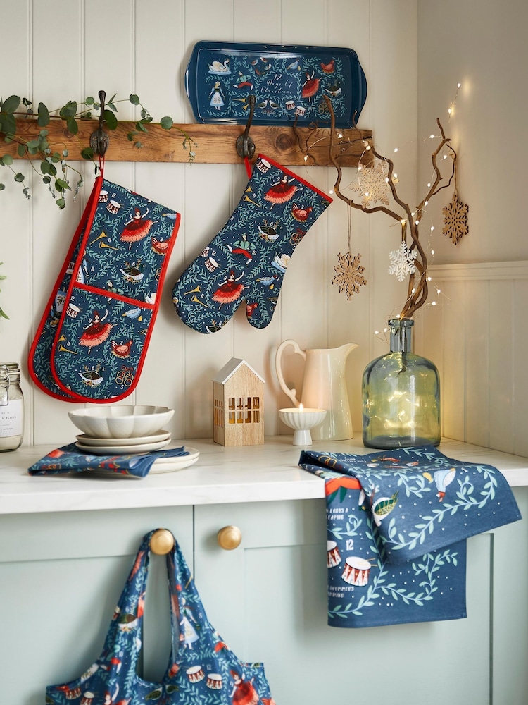 Ulster Weavers 12 Days of Christmas Cotton Double Oven Double Gloves - Image 2 of 3