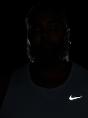 Nike Dri-FIT Miler Chaleco para correr - Imagen 13 de 13