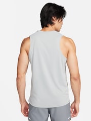 Nike Dri-FIT Miler Chaleco para correr - Imagen 2 de 13