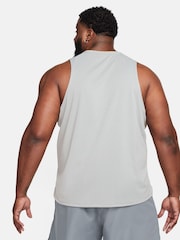 Nike Dri-FIT Miler Chaleco para correr - Imagen 7 de 13