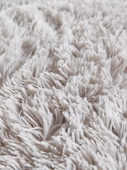 Catherine Lansfield Extra Large Cuddly Deep Pile Faux Fur Family Size Throw - Image 2 of 2