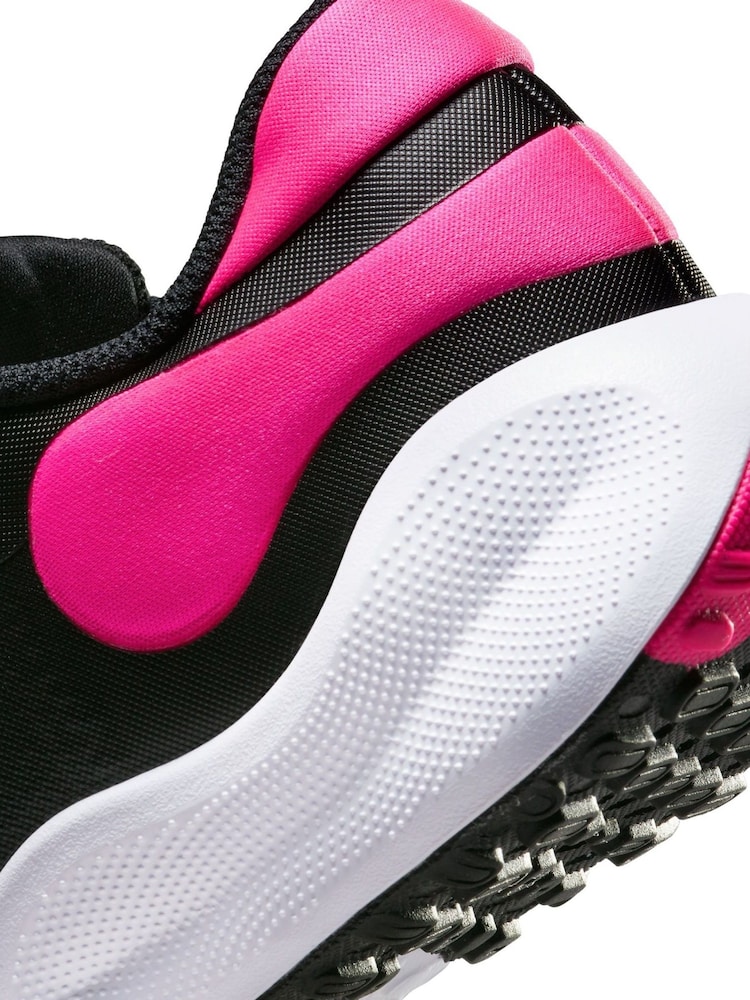 Schwarz und Pink - Nike Revolution 7 Sportschuhe für Jugendliche - Bild 14 von 14 Schwarz und Pink - Nike Revolution 7 Sportschuhe für Jugendliche - Bild 14 von 14