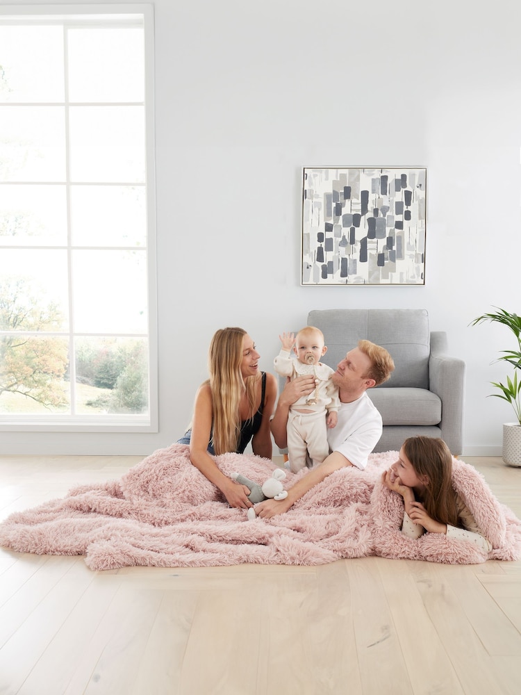 Catherine Lansfield Extra Large Cuddly Deep Pile Faux Fur Family Size Throw - Image 1 of 3