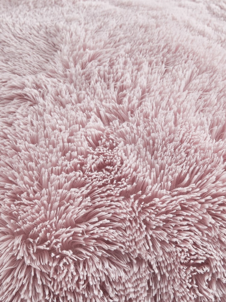 Catherine Lansfield Extra Large Cuddly Deep Pile Faux Fur Family Size Throw - Image 3 of 3 Catherine Lansfield Extra Large Cuddly Deep Pile Faux Fur Family Size Throw - Image 3 of 3