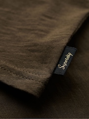 Verde caqui intenso con diseño flameado - Camiseta adornada con gráfico VL 100% algodón de Superdry - Imagen 6 de 6