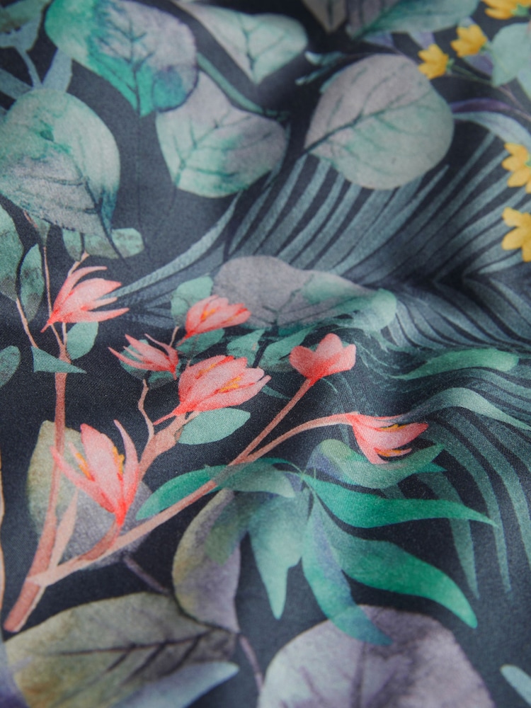 Black/Green Reversible Floral 200 Thread Count 100% Cotton Sateen Duvet Cover and Pillowcase Set - Image 6 of 6