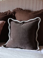 Ellenvale Interiors Chloe Scalloped Edge Cushion Cover - Bilde 1 av 2