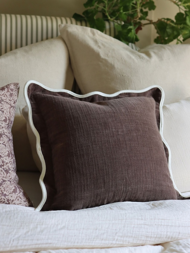 Ellenvale Interiors Chloe Scalloped Edge Cushion Cover - Bilde 2 av 2