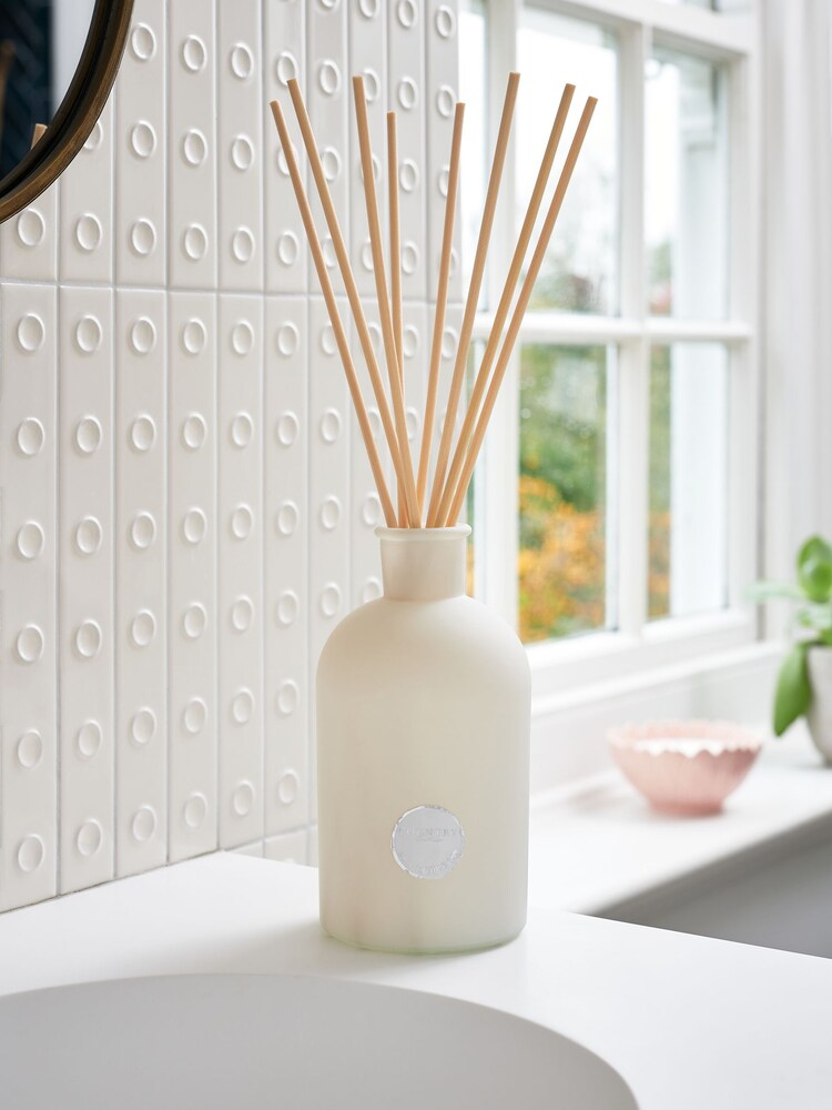 Country Luxe Spa Retreat Lavender and Geranium 1 Litre Fragranced Reed Diffuser - Image 1 of 5