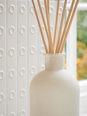 Country Luxe Spa Retreat Lavender and Geranium 1 Litre Fragranced Reed Diffuser - Image 2 of 5