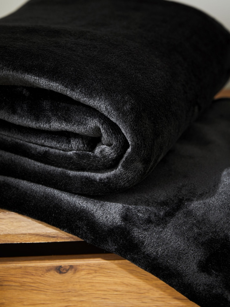 Black Plush Fleece Throw - Image 2 of 4 Black Plush Fleece Throw - Image 2 of 4