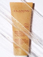 Clarins One-Step Gentle Exfoliating Cleanser 125ml - Image 4 of 4