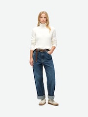 Sehr weiches Gewebe in Ecru - Superdry figurbetonter Rollkragenpullover mit Zopfmuster - Bild 3 von 6