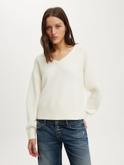 Cotton On White Softest Luxe Slouchy V-Neck Knit Jumper - Image 2 of 4