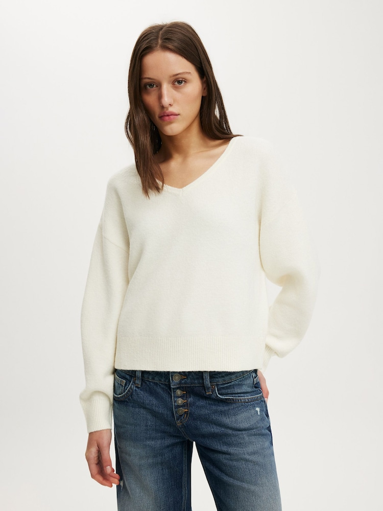 Cotton On White Softest Luxe Slouchy V-Neck Knit Jumper - Image 2 of 4