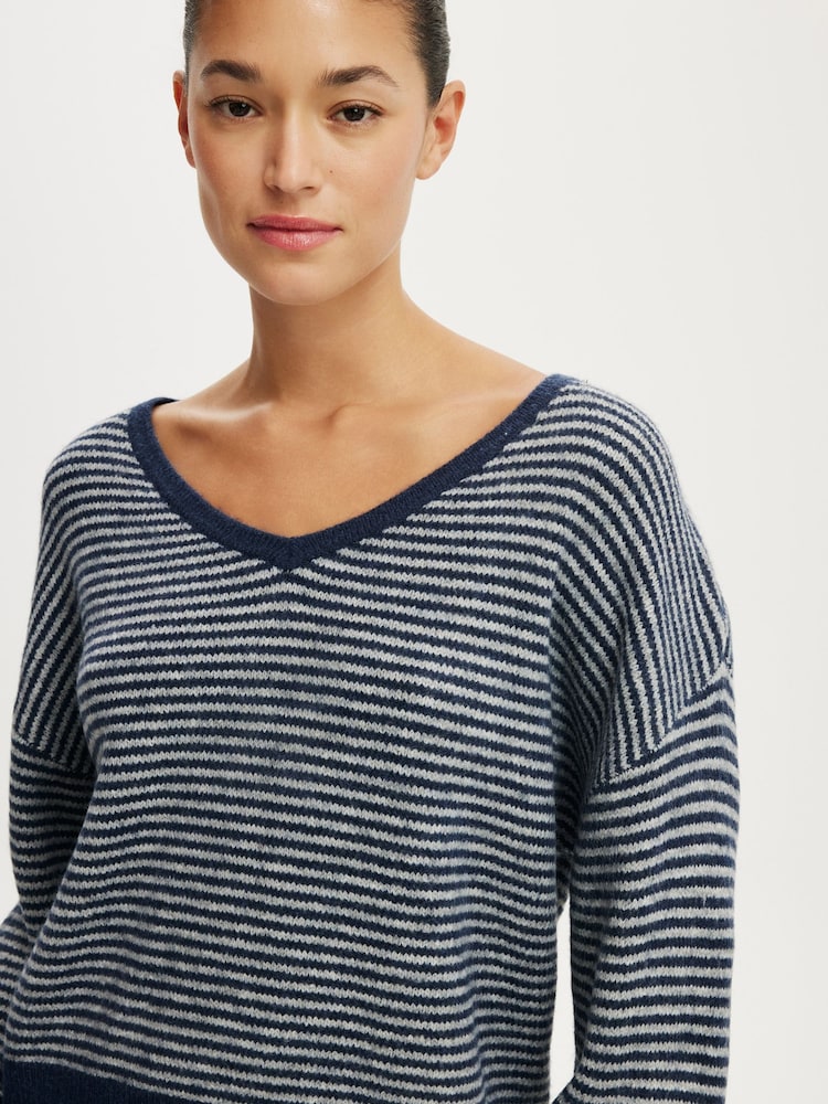 Cotton On Blue Softest Luxe Slouchy V-Neck Knit Jumper - Image 4 of 4 Cotton On Blue Softest Luxe Slouchy V-Neck Knit Jumper - Image 4 of 4