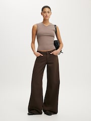 Қоңыр - Cotton On төмен көтерілетін кең джинсы шалбар - 6суретінің 1 суреті