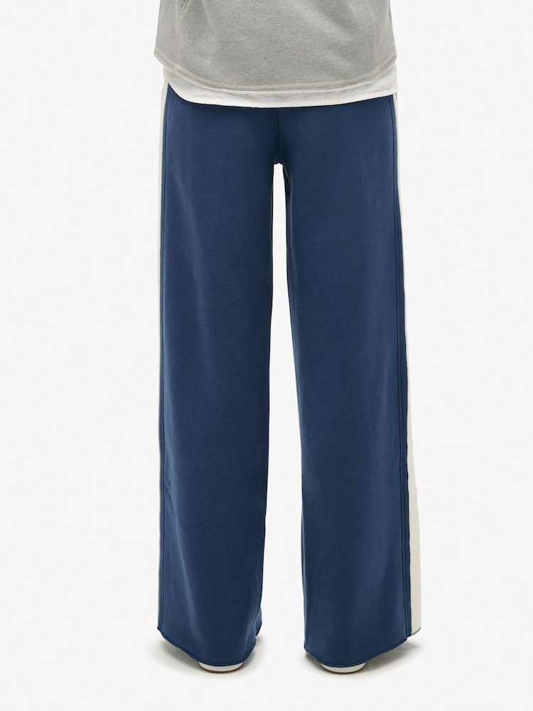 Azul marinero - Pantalones de chándal básicos rectos con logo de Superdry - Imagen 2 de 5 Azul marinero - Pantalones de chándal básicos rectos con logo de Superdry - Imagen 2 de 5