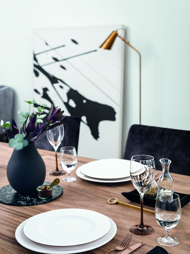 Villeroy & Boch White Manufacture Rock Dinner Plate - Image 3 of 3