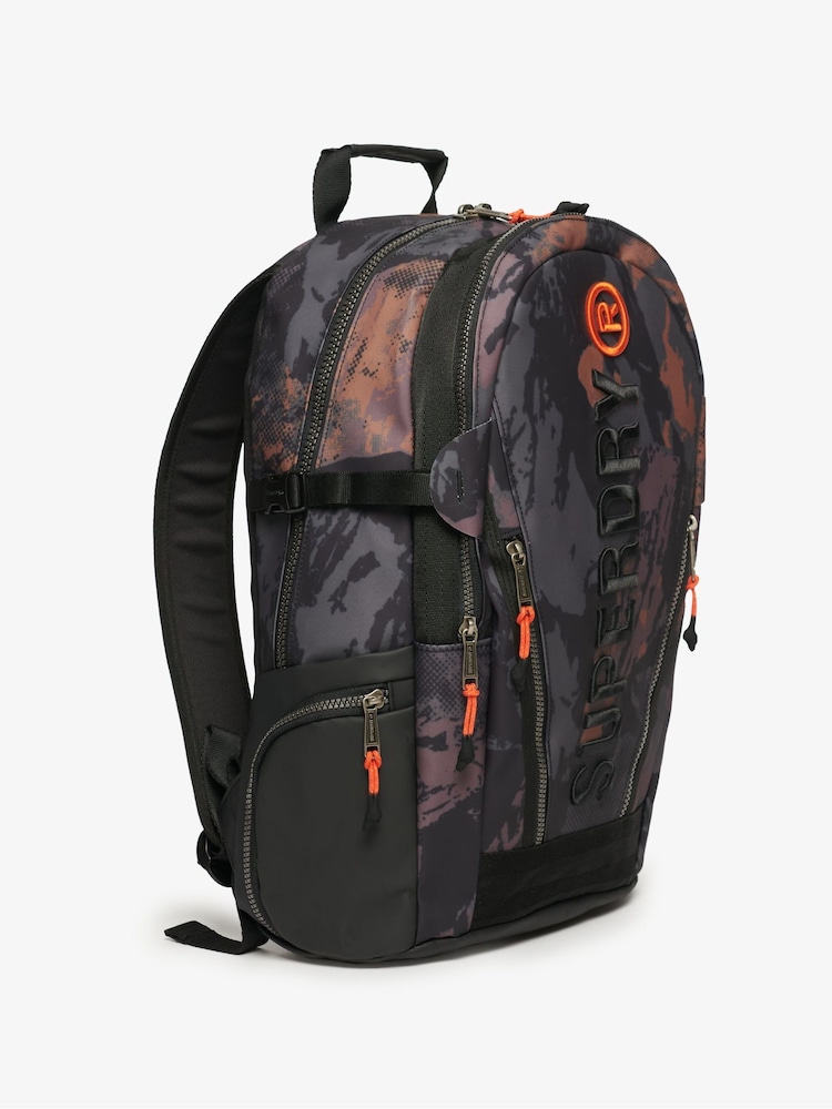 Camuflaje de malla de montaña - Mochila bordada de lona y algodón 100 % de Superdry - Imagen 2 de 6 Camuflaje de malla de montaña - Mochila bordada de lona y algodón 100 % de Superdry - Imagen 2 de 6