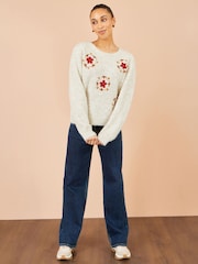 Crema - Suéter holgado con bordado de parche floral de Yumi - Imagen 3 de 5