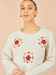 Crema - Suéter holgado con bordado de parche floral de Yumi - Imagen 4 de 5