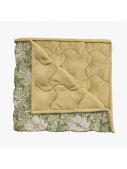 Morris & Co Gold Windrush Floral 180 Thread Count Percale Quilted Throw - Image 5 of 5